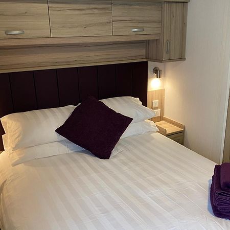 Auroras Dream Lodge - Hoburne Cotswolds Holiday Park 赛伦塞斯特 外观 照片