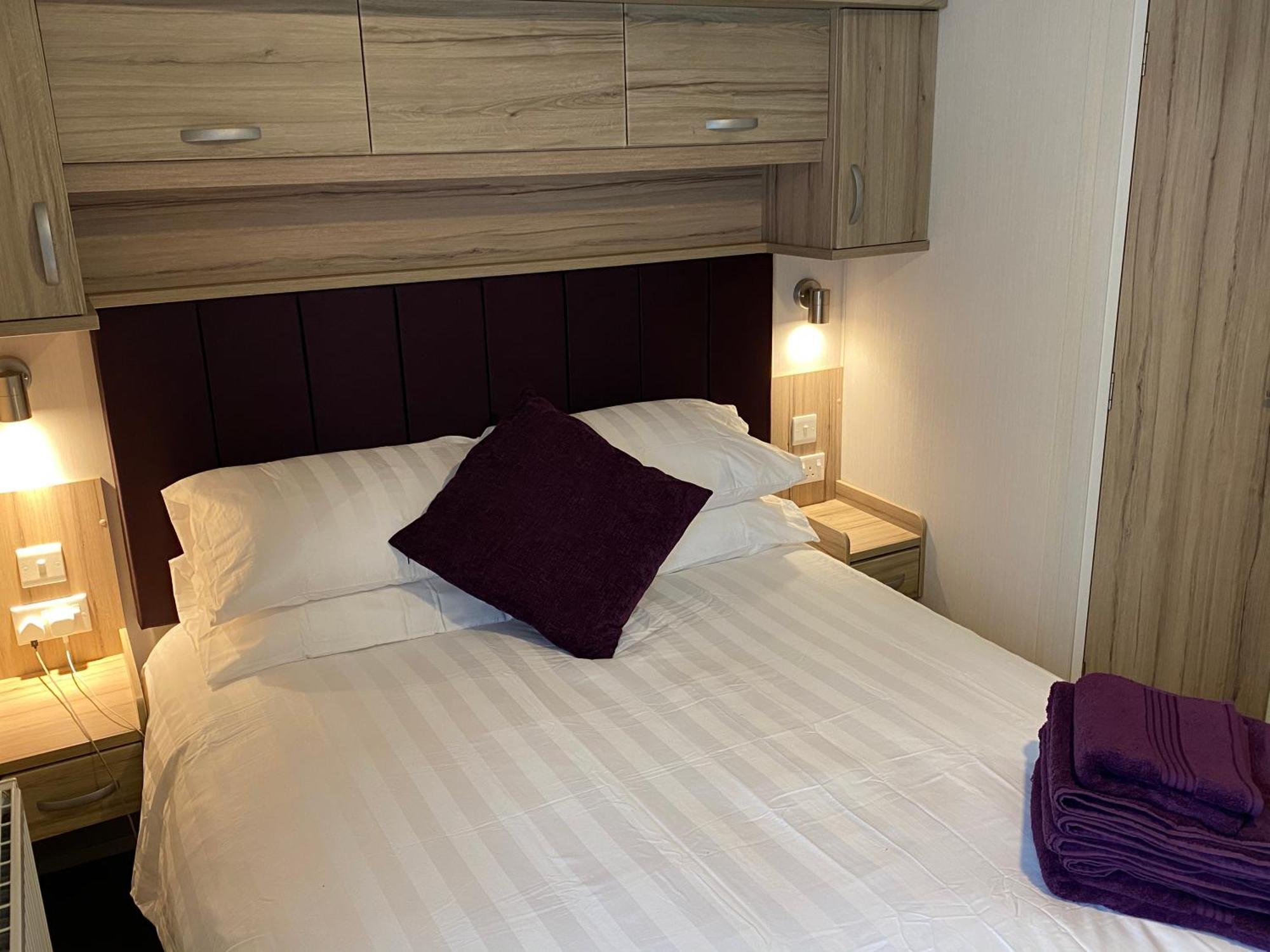 Auroras Dream Lodge - Hoburne Cotswolds Holiday Park 赛伦塞斯特 外观 照片