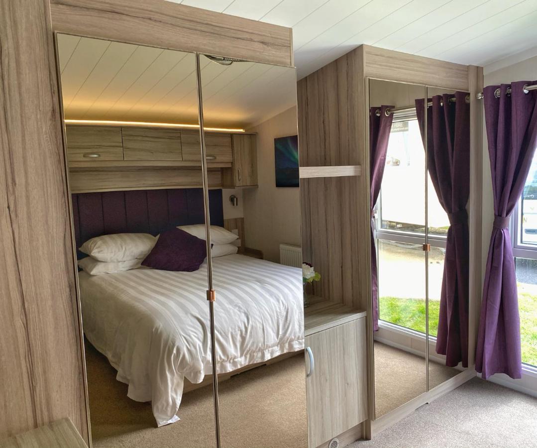 Auroras Dream Lodge - Hoburne Cotswolds Holiday Park 赛伦塞斯特 外观 照片