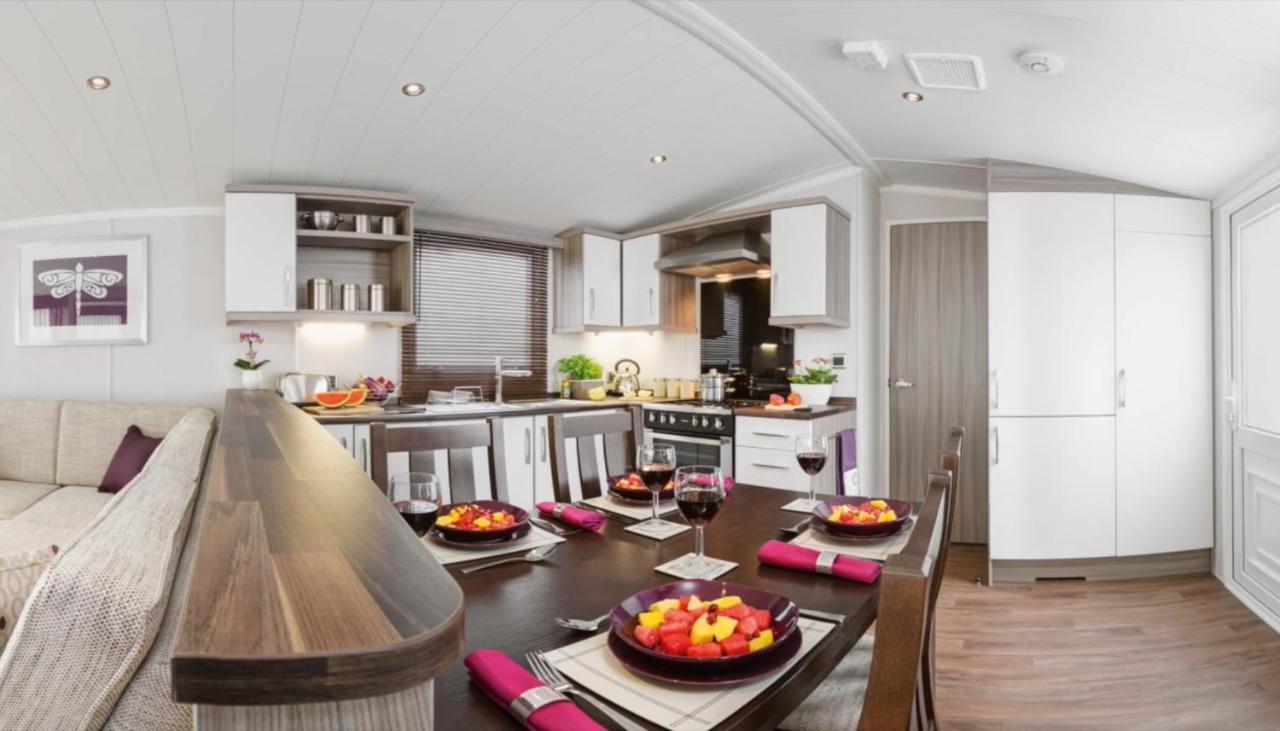 Auroras Dream Lodge - Hoburne Cotswolds Holiday Park 赛伦塞斯特 外观 照片