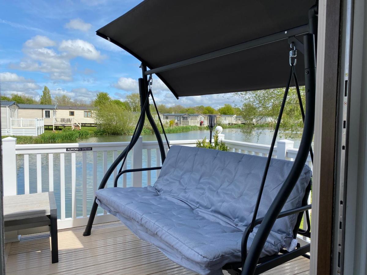Auroras Dream Lodge - Hoburne Cotswolds Holiday Park 赛伦塞斯特 外观 照片