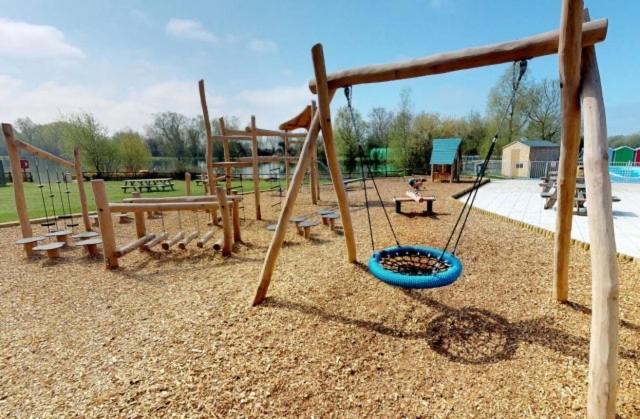 Auroras Dream Lodge - Hoburne Cotswolds Holiday Park 赛伦塞斯特 外观 照片