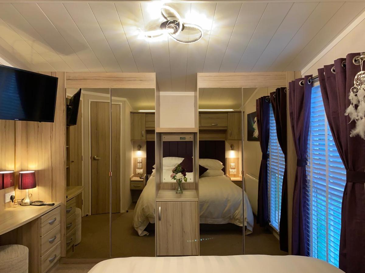 Auroras Dream Lodge - Hoburne Cotswolds Holiday Park 赛伦塞斯特 外观 照片