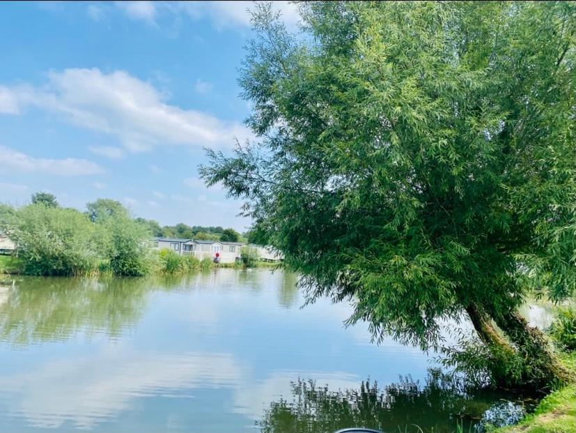 Auroras Dream Lodge - Hoburne Cotswolds Holiday Park 赛伦塞斯特 外观 照片